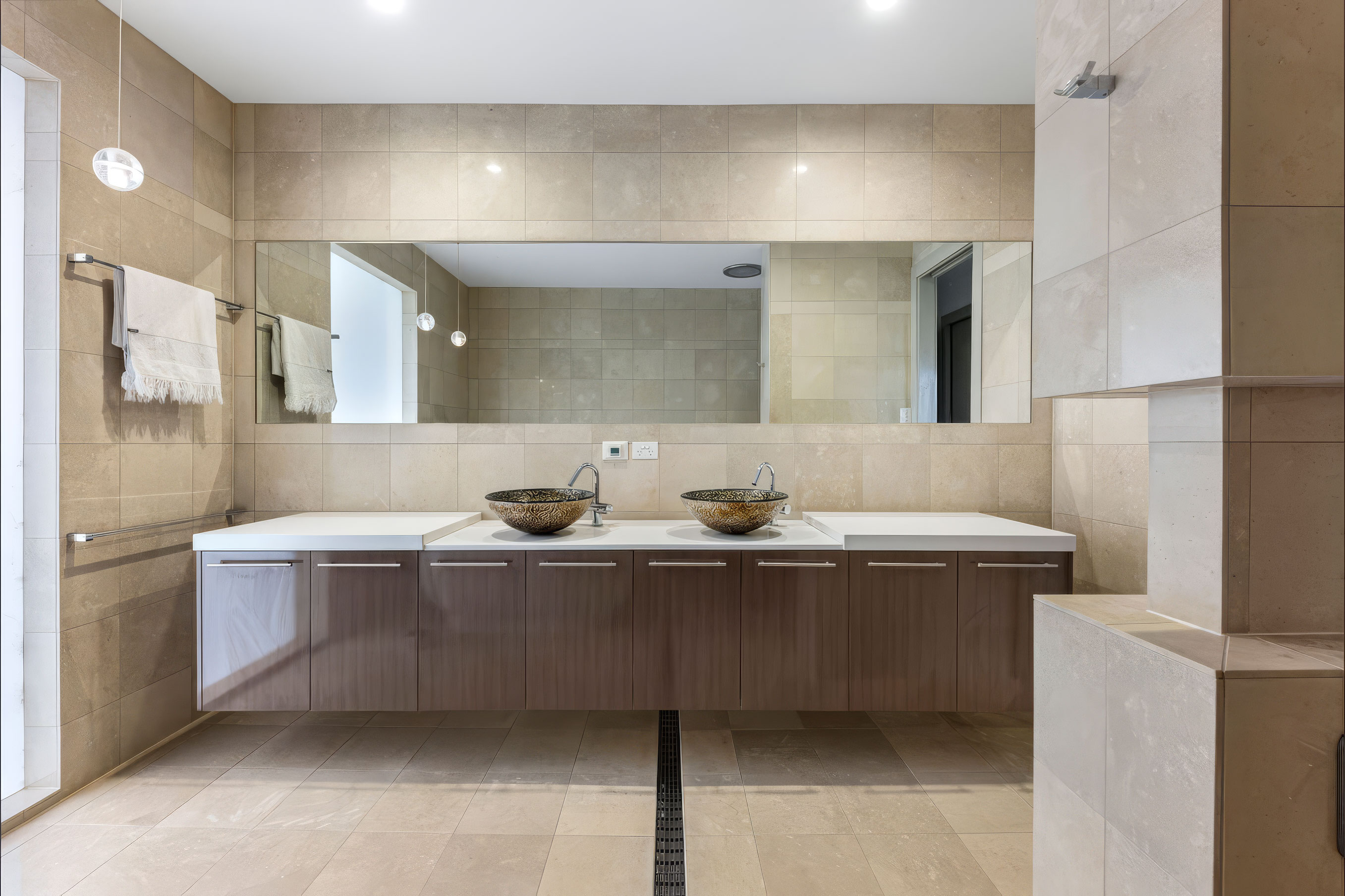 Dual basin bathroom